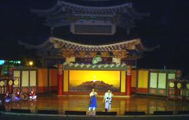 ���y����