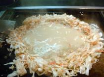 �R�D�y��̐^�񒆂ɏ`�𗬂�����